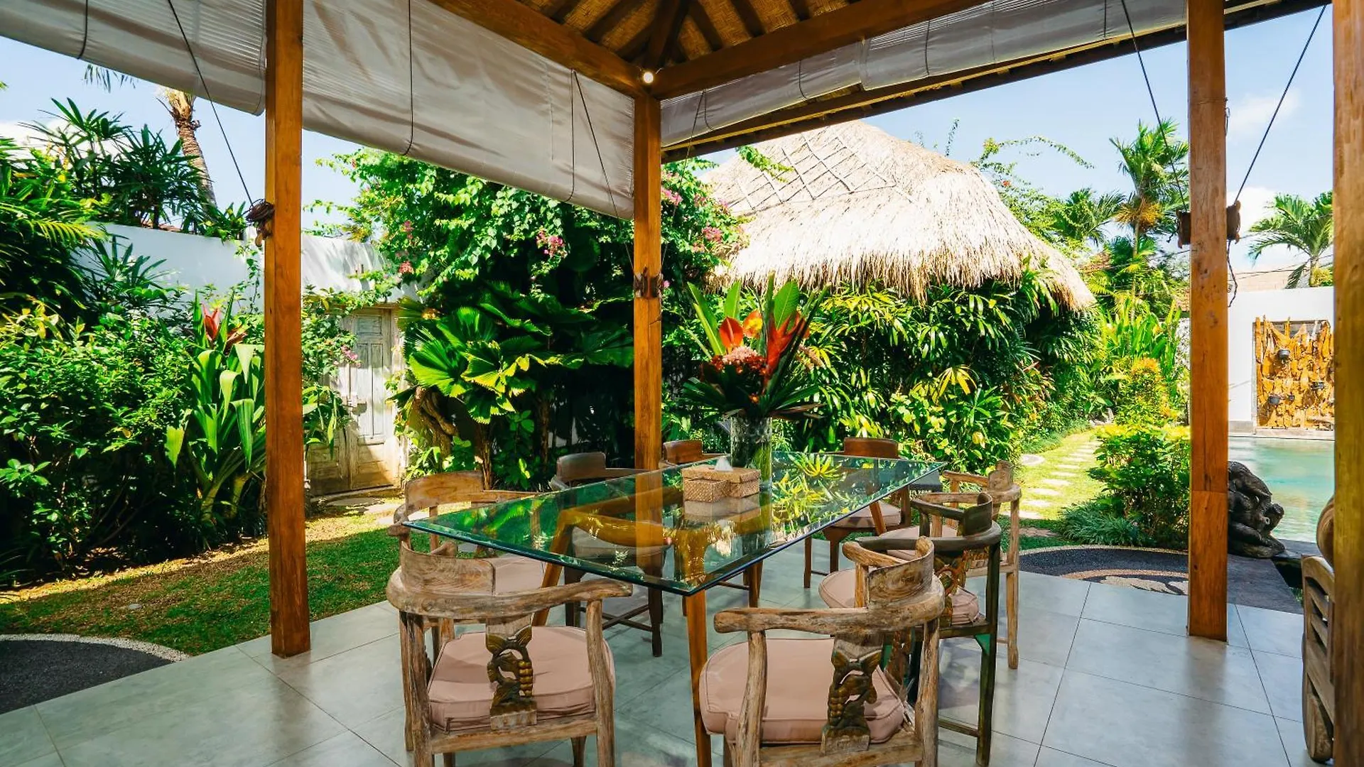 Villa Niri - Beautiful 4Br Teak Joglo Villa In Oberoi Seminyak, A Tranquil Retreat