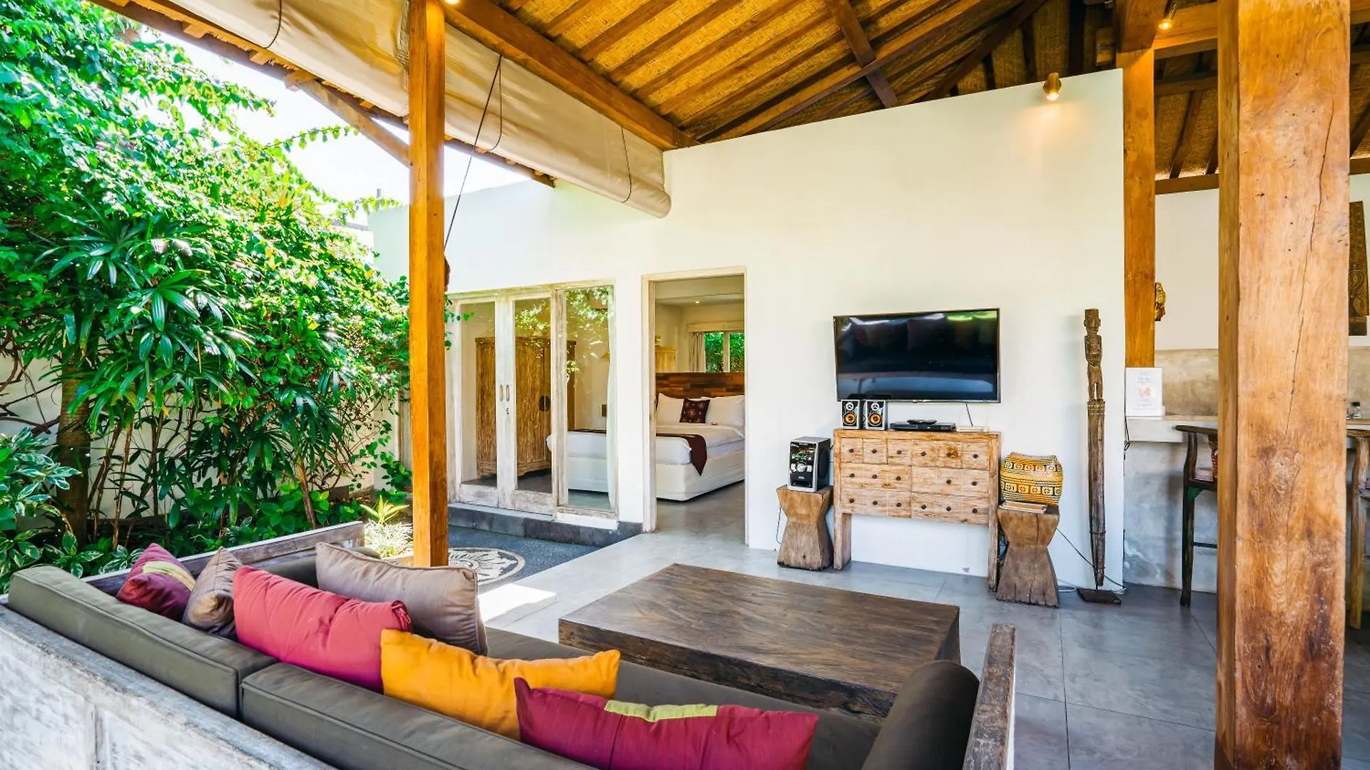 Villa Niri - Beautiful 4Br Teak Joglo Villa In Oberoi Seminyak, A Tranquil Retreat