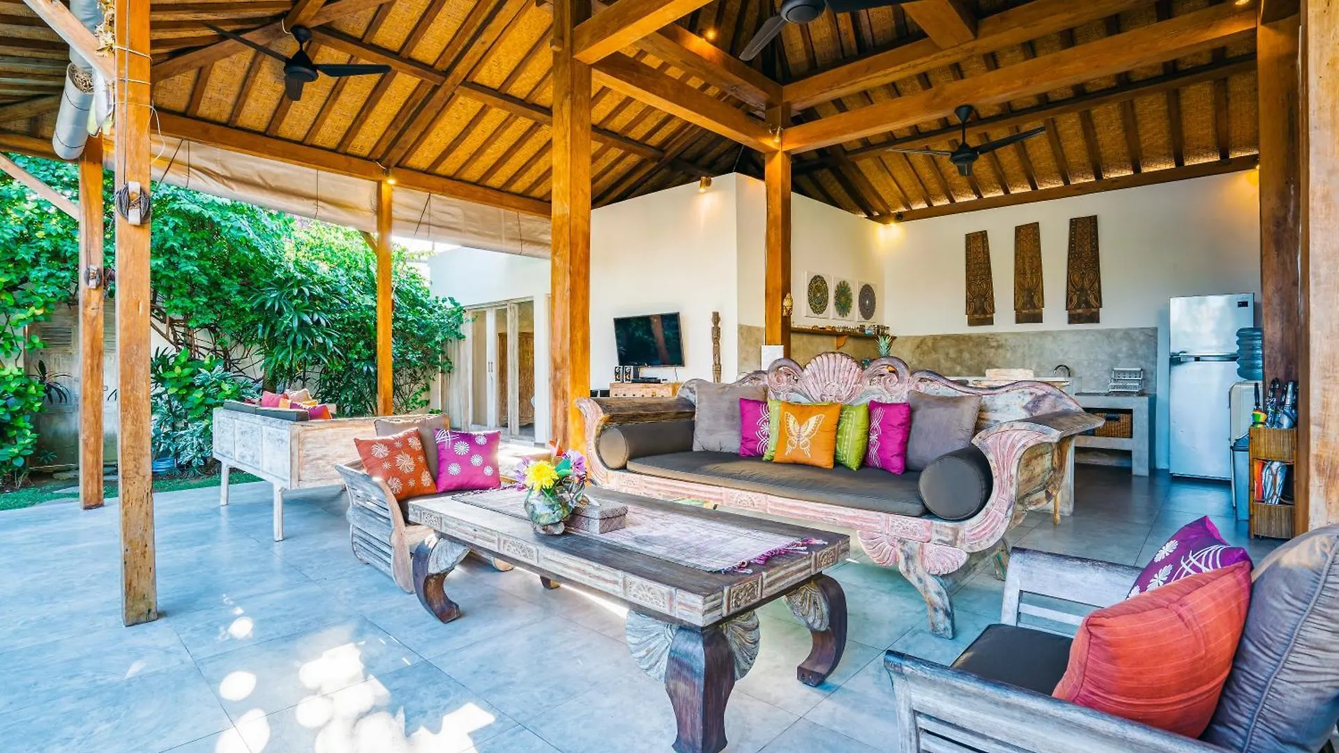 Villa Niri - Beautiful 4Br Teak Joglo Villa In Oberoi Seminyak, A Tranquil Retreat