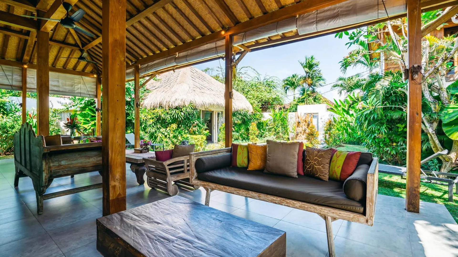 Villa Niri - Beautiful 4Br Teak Joglo Villa In Oberoi Seminyak, A Tranquil Retreat