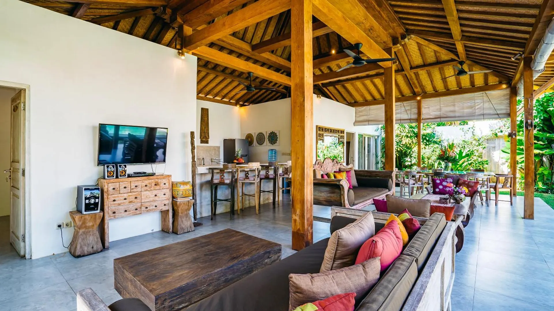 Villa Niri - Beautiful 4Br Teak Joglo Villa In Oberoi Seminyak, A Tranquil Retreat
