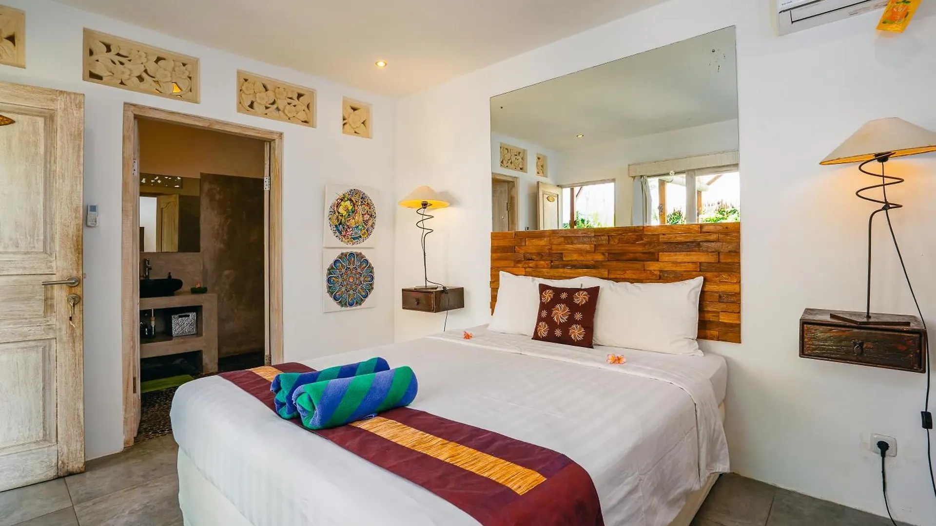 Villa Niri - Beautiful 4Br Teak Joglo Villa In Oberoi Seminyak, A Tranquil Retreat
