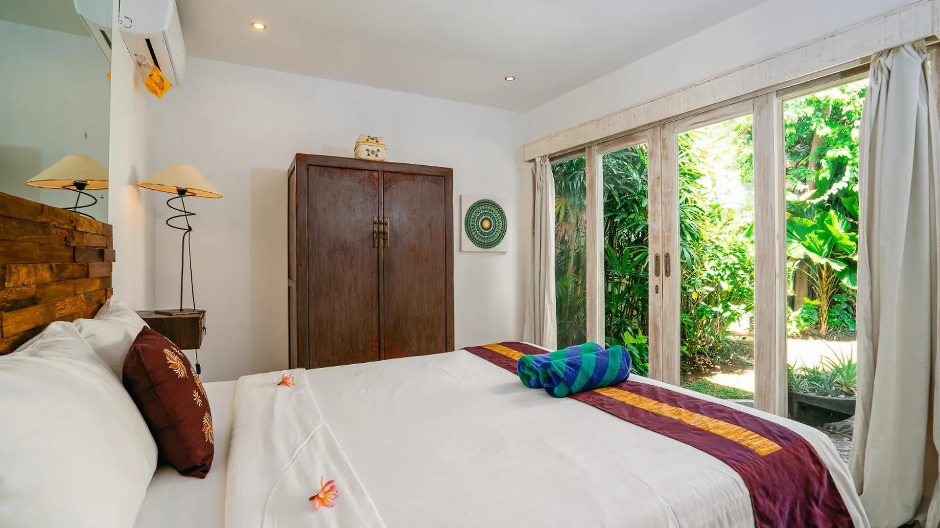 Villa Niri - Beautiful 4Br Teak Joglo Villa In Oberoi Seminyak, A Tranquil Retreat Indonesia