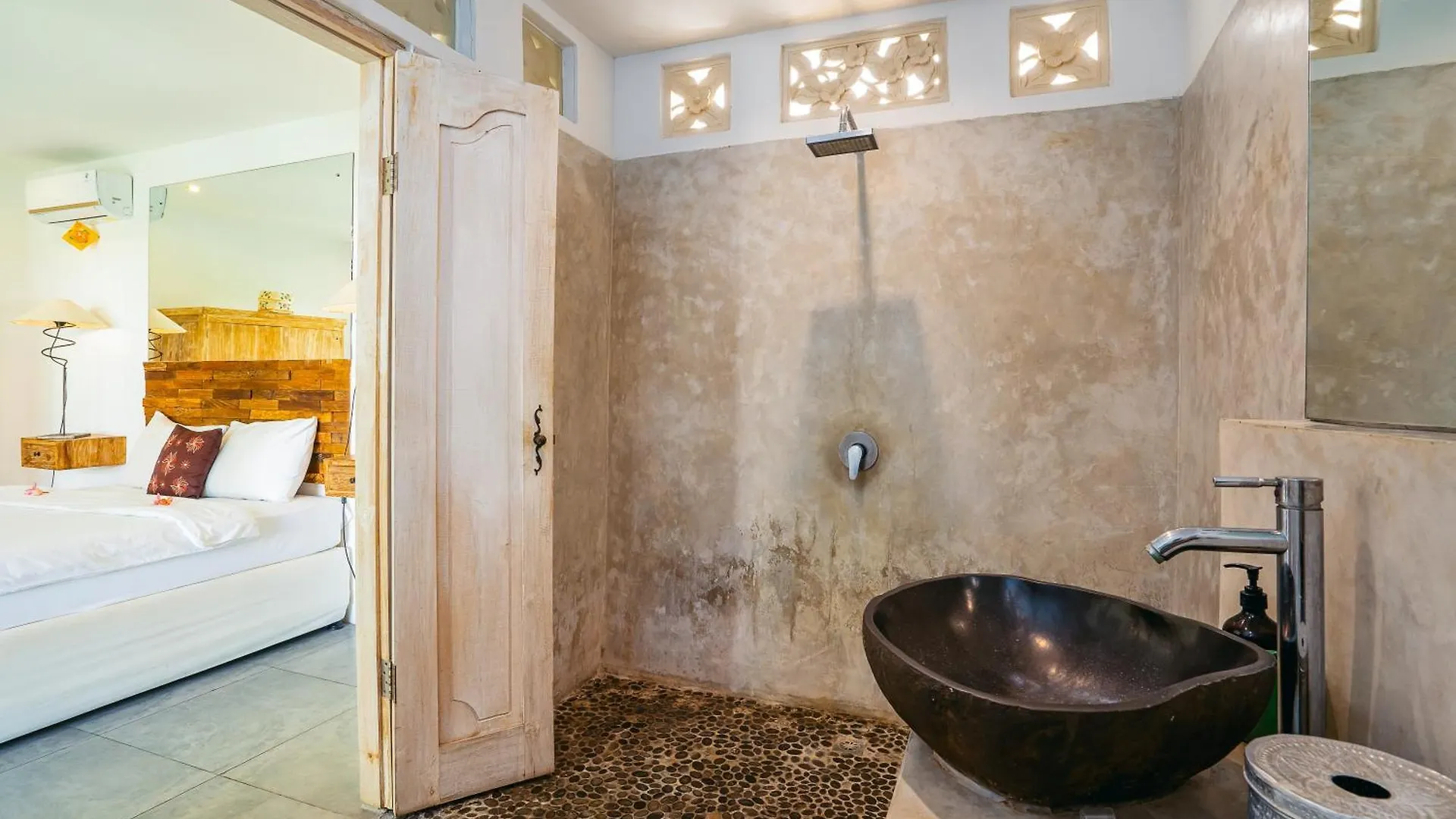 Villa Niri - Beautiful 4Br Teak Joglo Villa In Oberoi Seminyak, A Tranquil Retreat