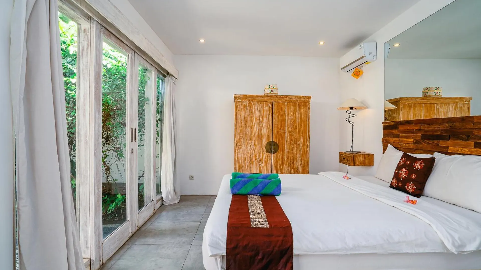 Villa Niri - Beautiful 4Br Teak Joglo Villa In Oberoi Seminyak, A Tranquil Retreat  Seminyak (Bali)