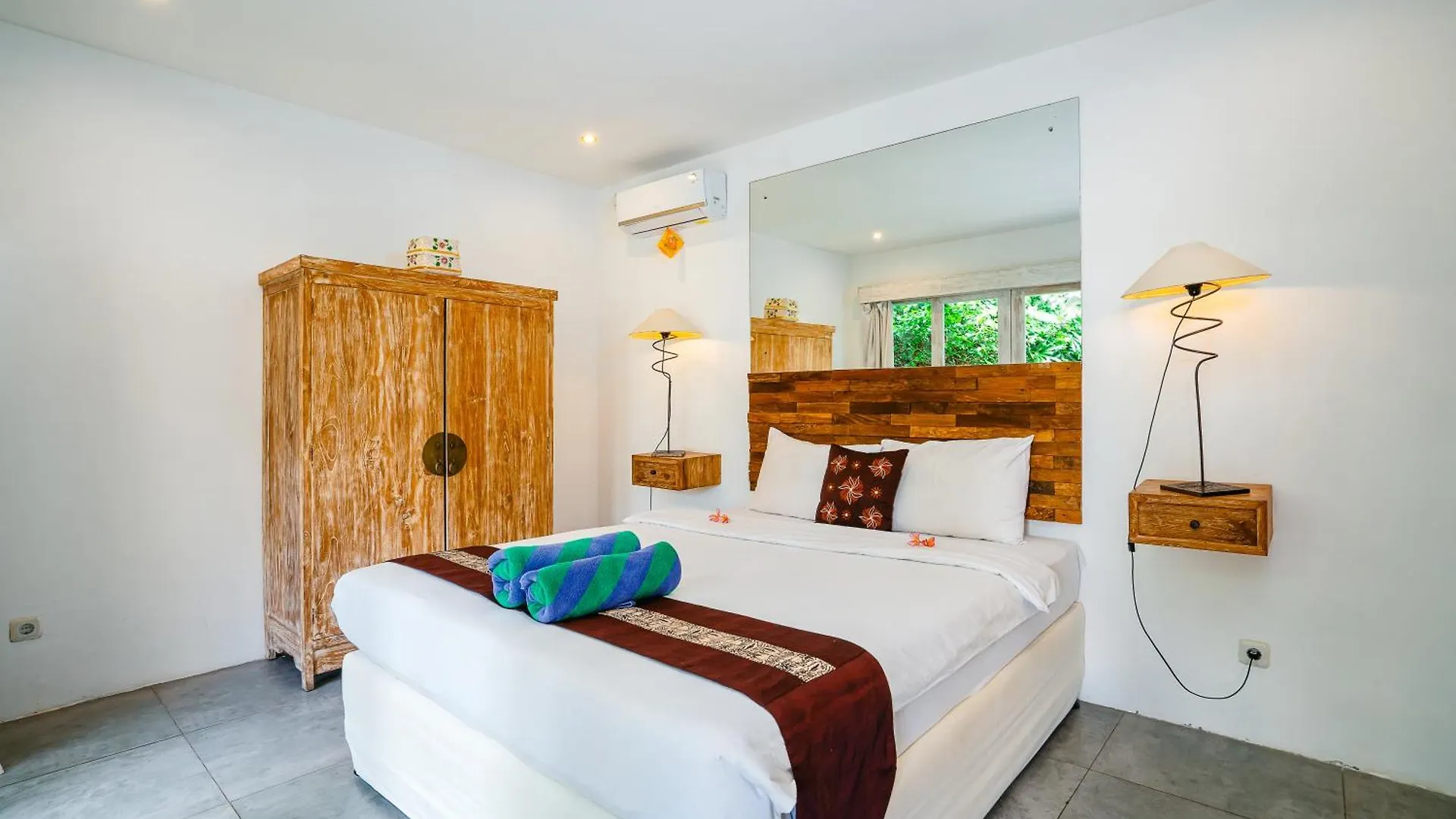 Villa Niri - Beautiful 4Br Teak Joglo Villa In Oberoi Seminyak, A Tranquil Retreat