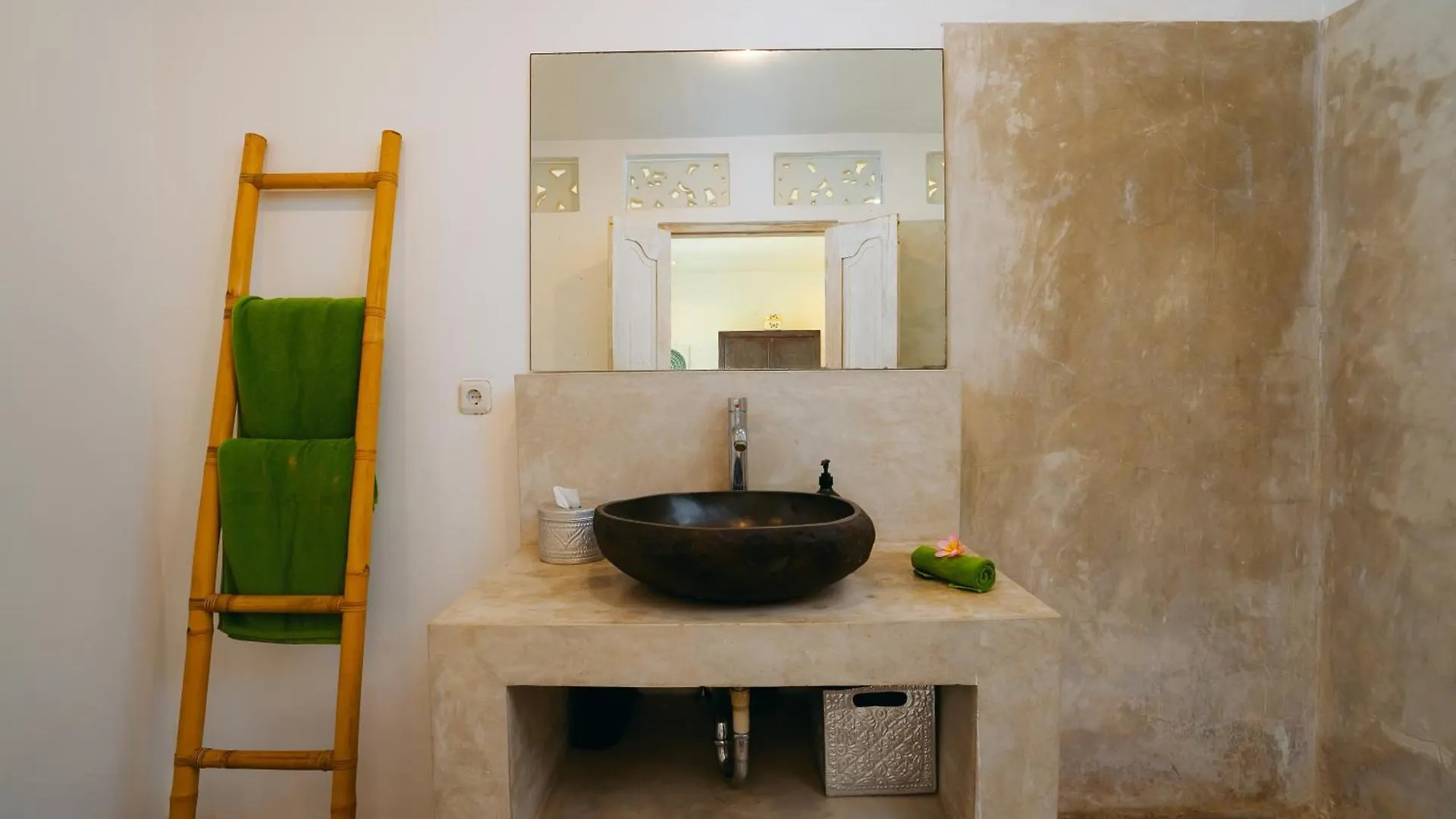 Villa Niri - Beautiful 4Br Teak Joglo Villa In Oberoi Seminyak, A Tranquil Retreat Indonesia