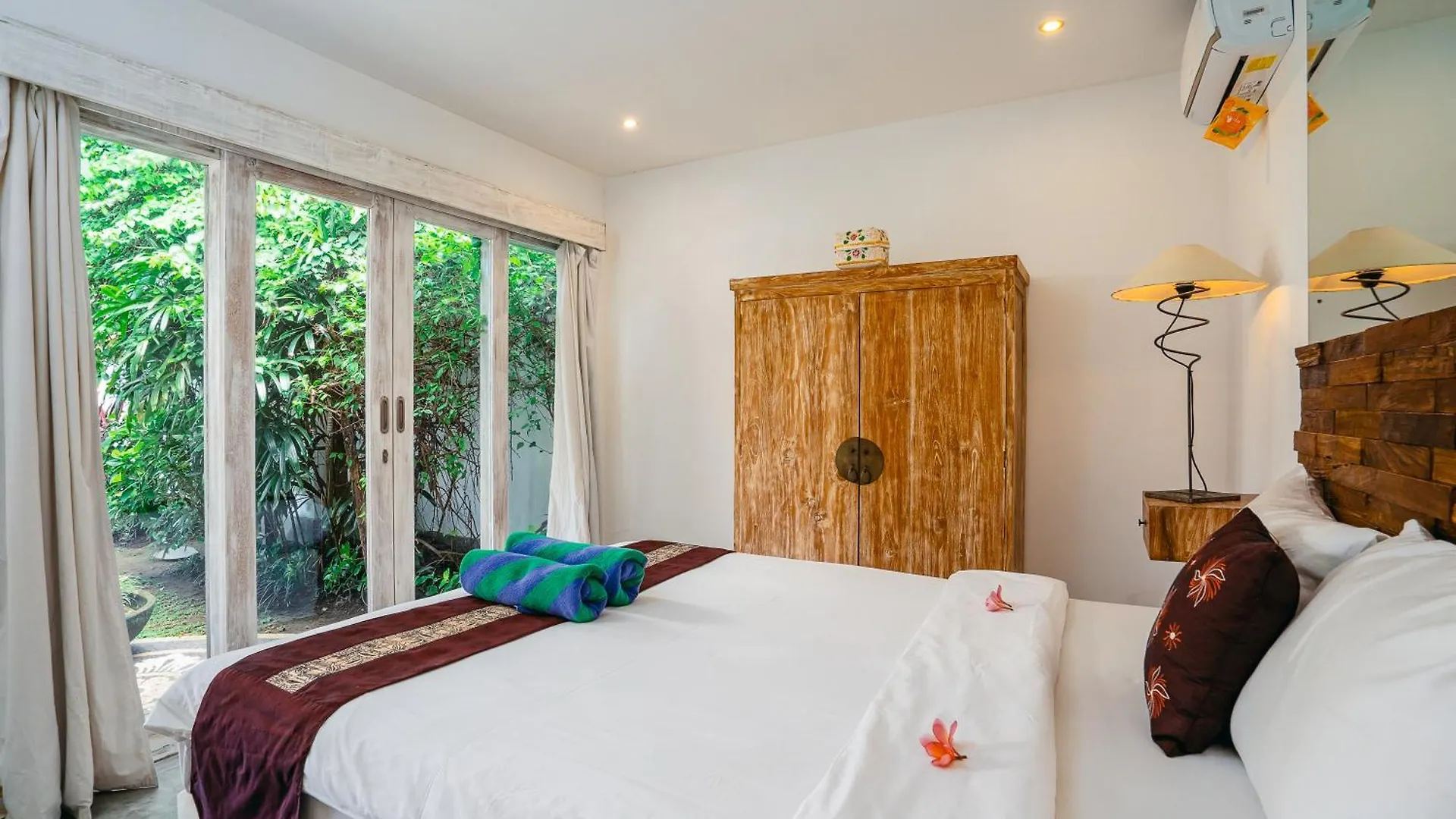Villa Niri - Beautiful 4Br Teak Joglo Villa In Oberoi Seminyak, A Tranquil Retreat Indonesia