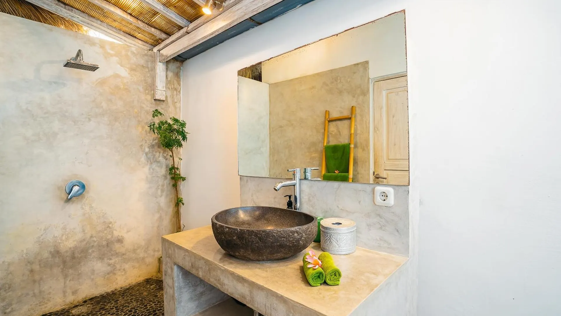 Villa Niri - Beautiful 4Br Teak Joglo Villa In Oberoi Seminyak, A Tranquil Retreat