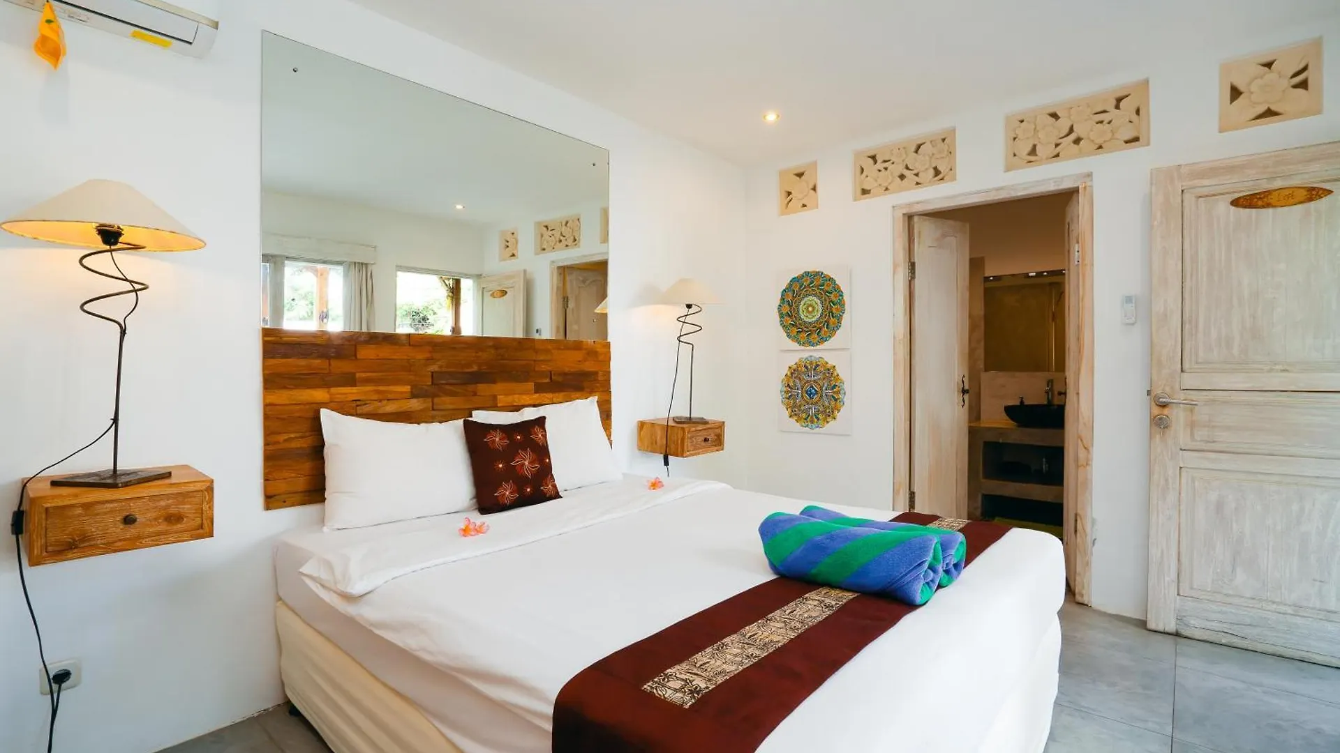 Villa Niri - Beautiful 4Br Teak Joglo Villa In Oberoi Seminyak, A Tranquil Retreat