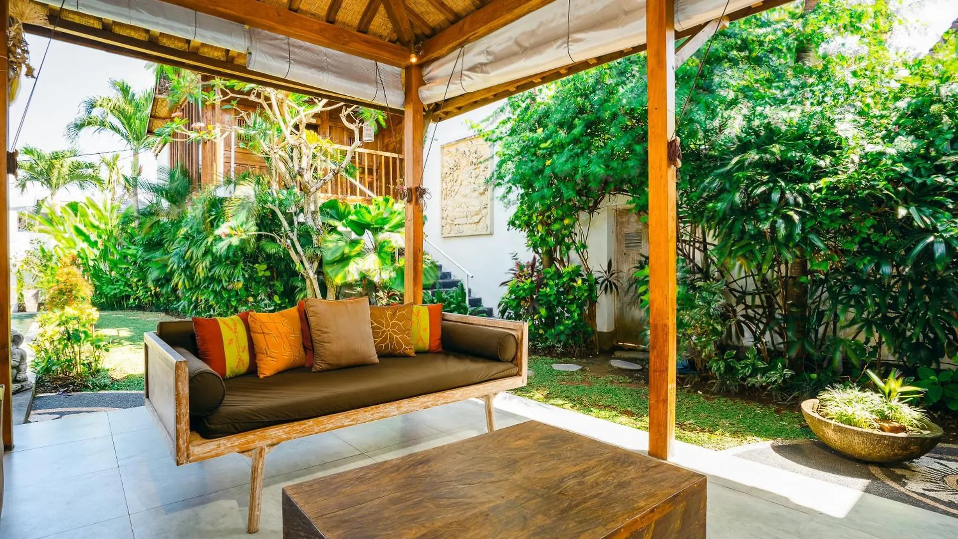 Villa Niri - Beautiful 4Br Teak Joglo Villa In Oberoi Seminyak, A Tranquil Retreat