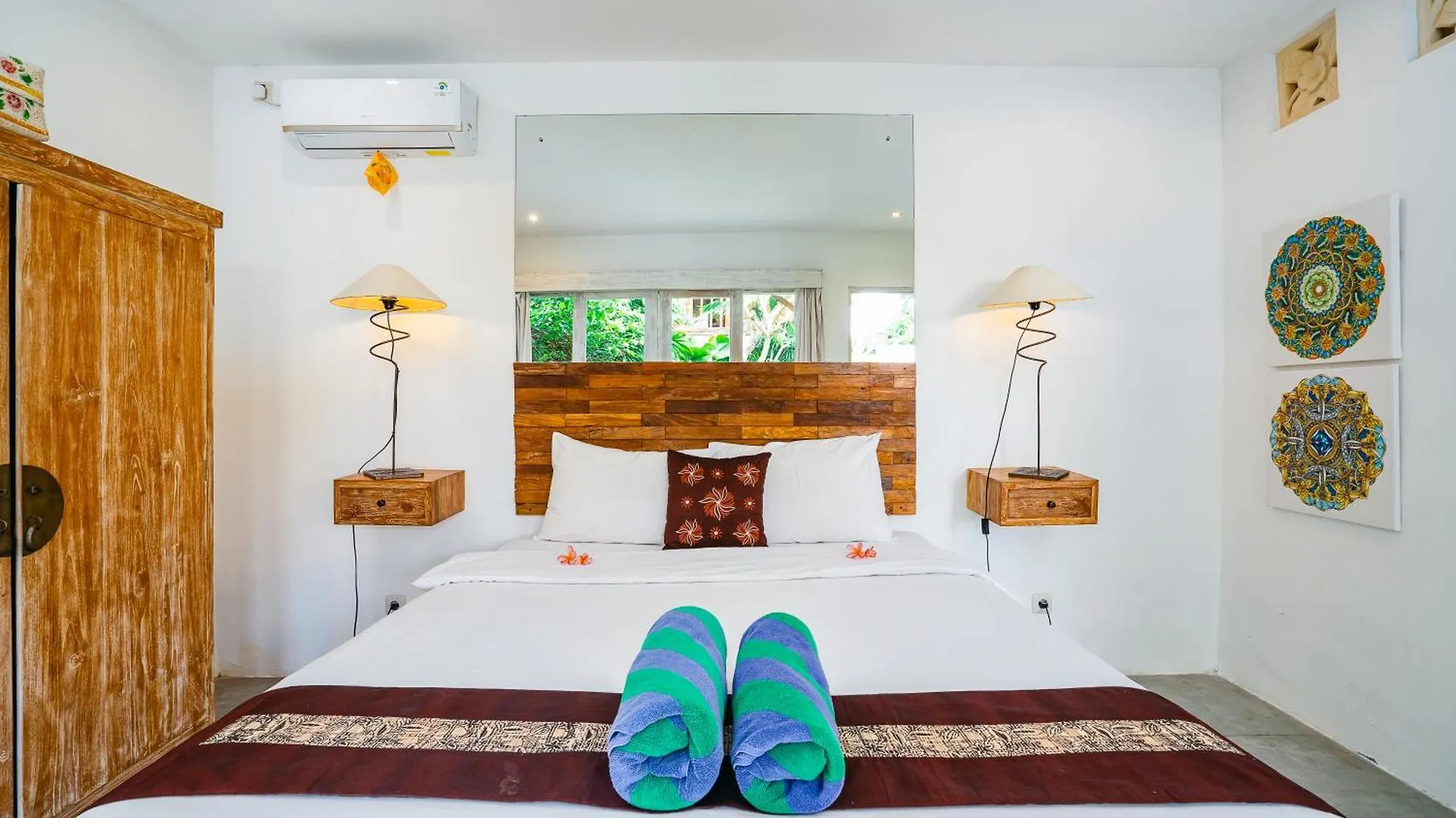 Villa Niri - Beautiful 4Br Teak Joglo Villa In Oberoi Seminyak, A Tranquil Retreat