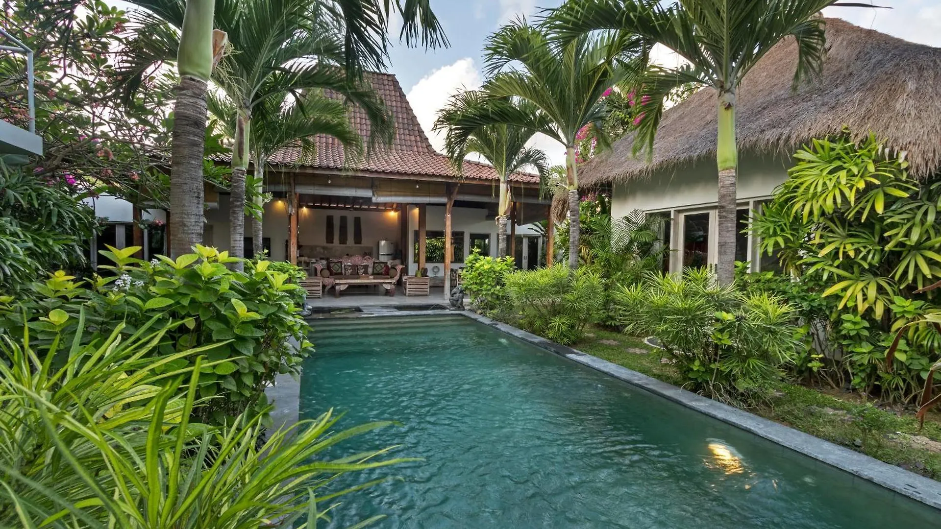 Villa Niri - Beautiful 4Br Teak Joglo Villa In Oberoi Seminyak, A Tranquil Retreat