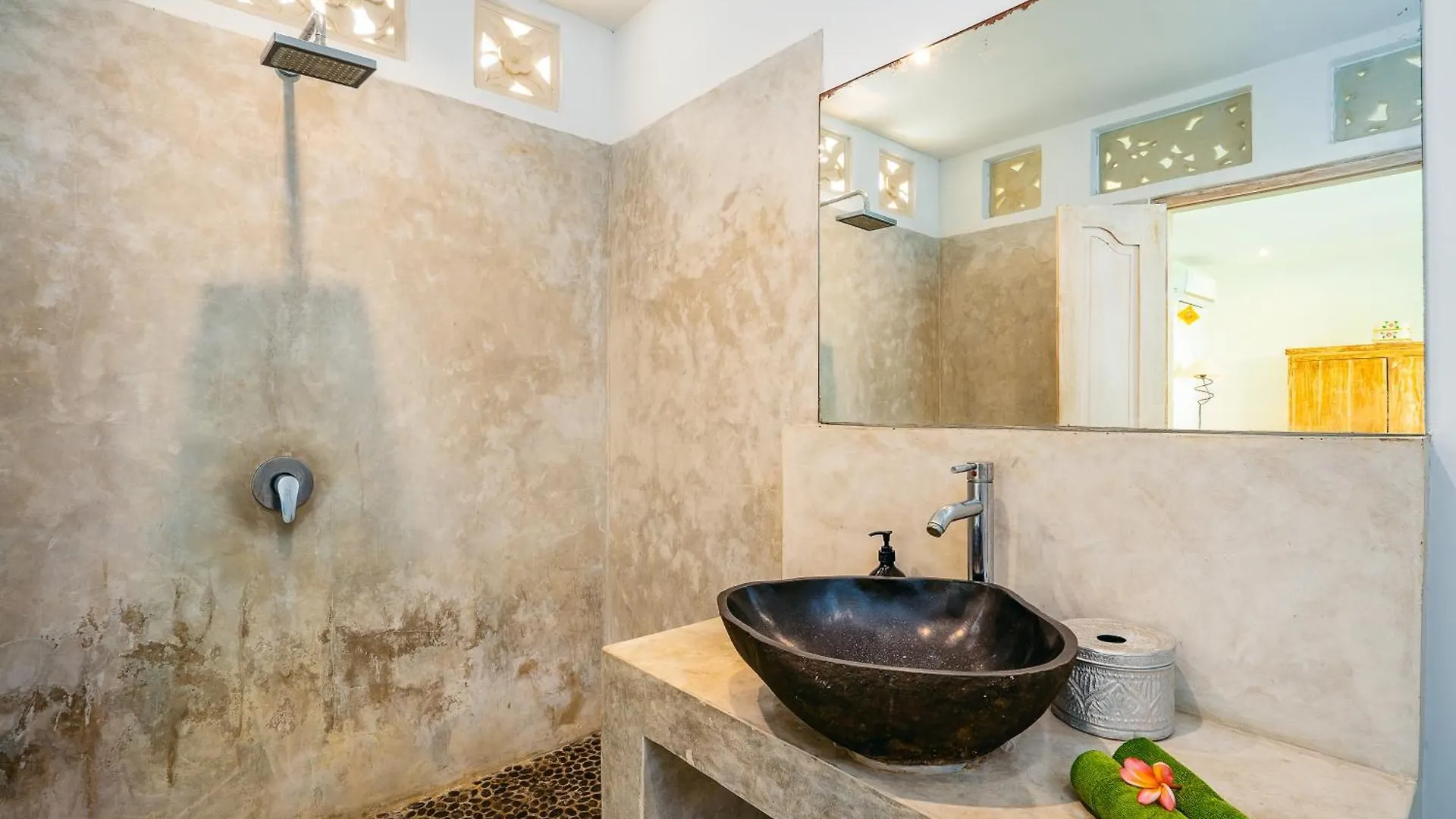 Villa Niri - Beautiful 4Br Teak Joglo Villa In Oberoi Seminyak, A Tranquil Retreat