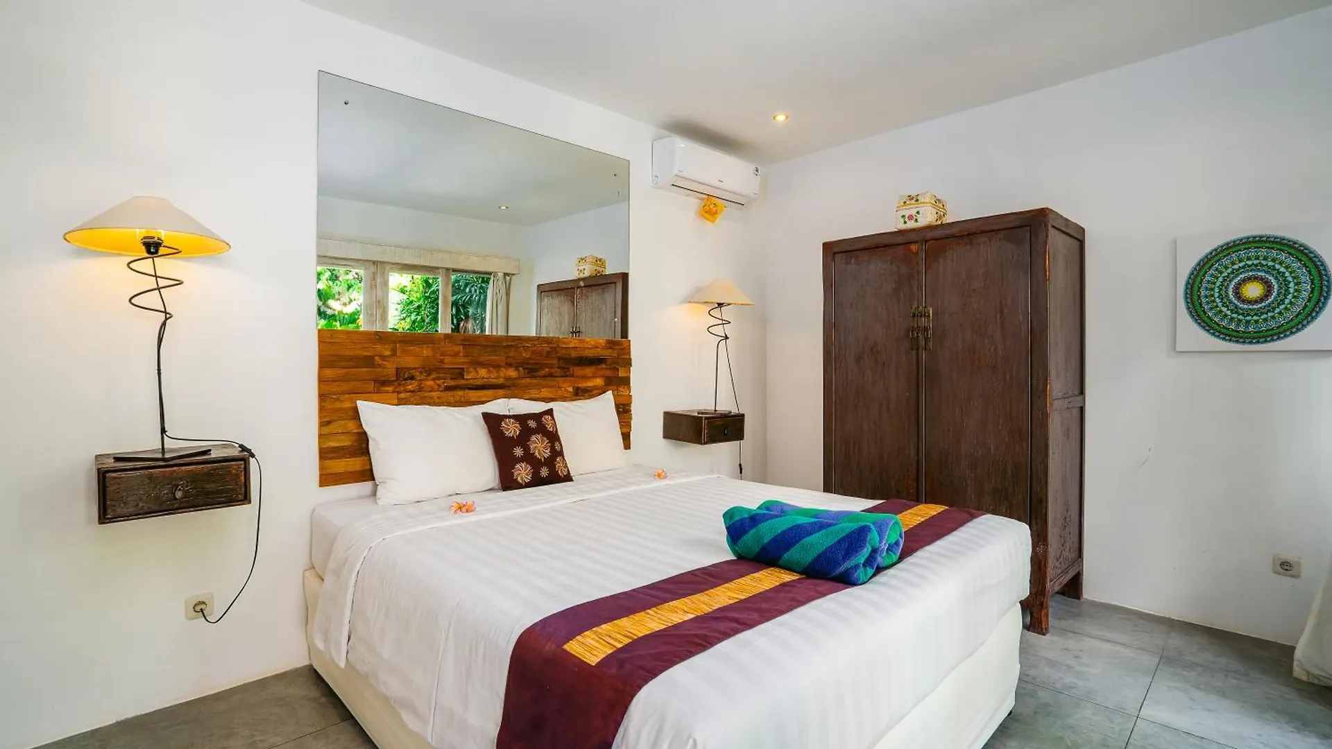 Villa Niri - Beautiful 4Br Teak Joglo Villa In Oberoi Seminyak, A Tranquil Retreat