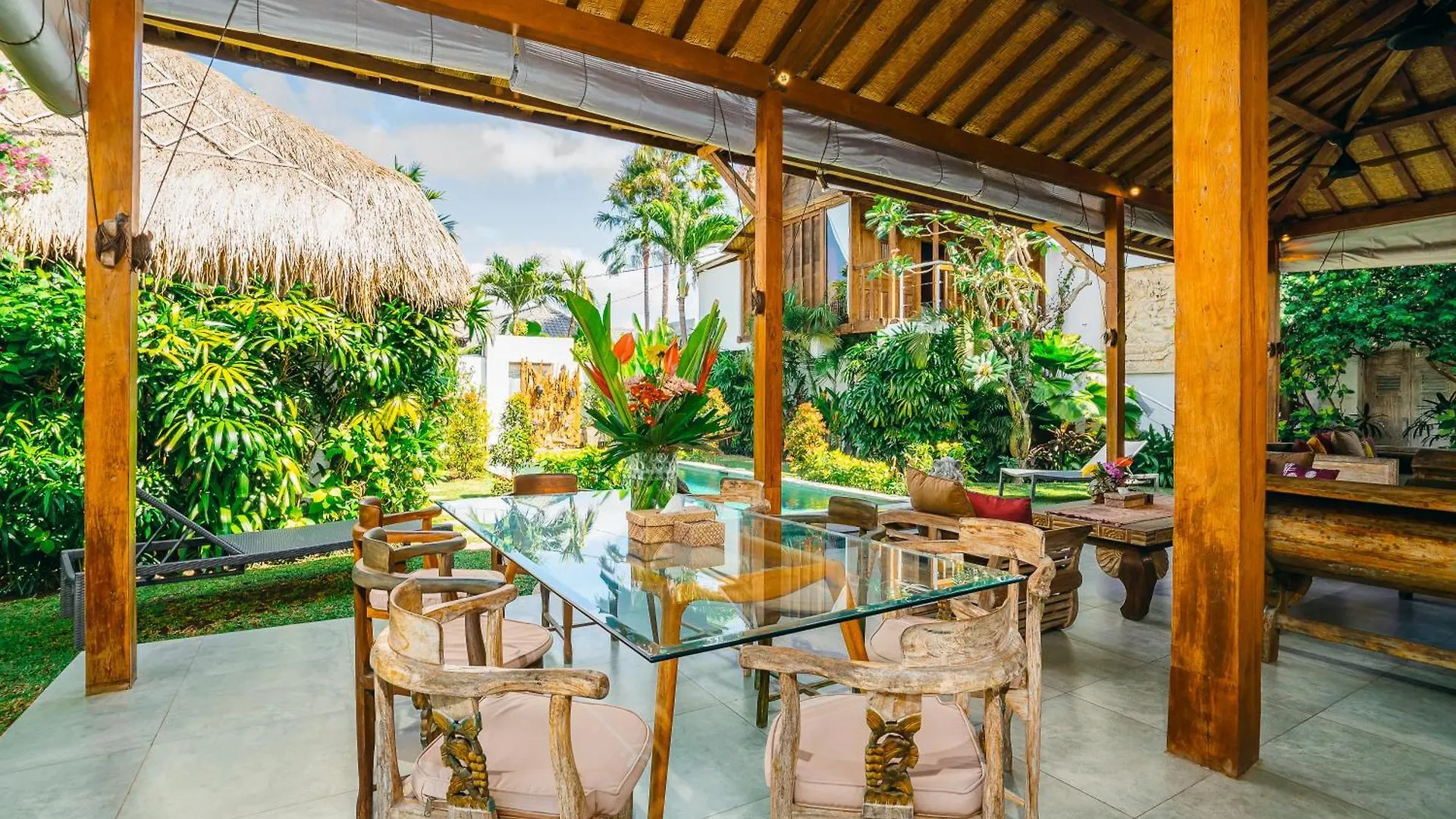 Villa Niri - Beautiful 4Br Teak Joglo Villa In Oberoi Seminyak, A Tranquil Retreat